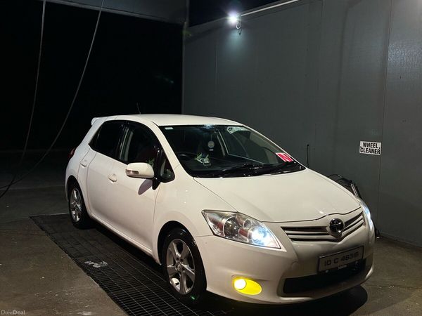 Toyota Auris Hatchback, Petrol, 2010, White