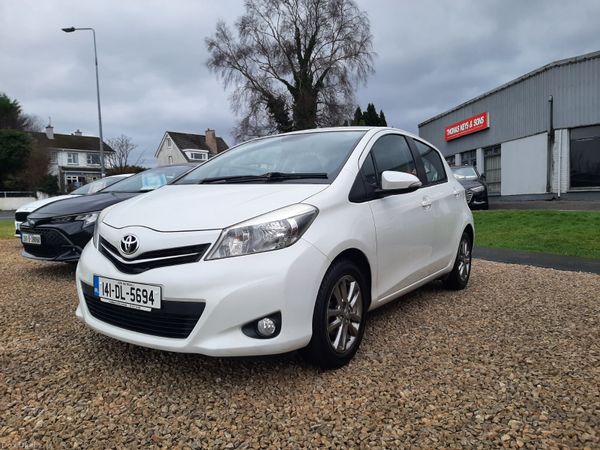 Toyota Yaris Hatchback, Petrol, 2014, White