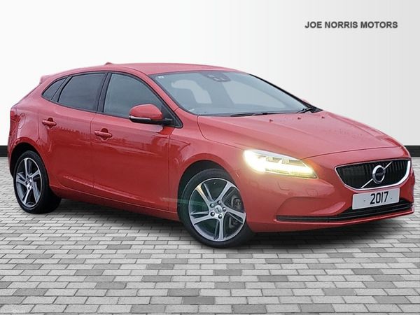 Volvo V40 Hatchback, Diesel, 2017, Red