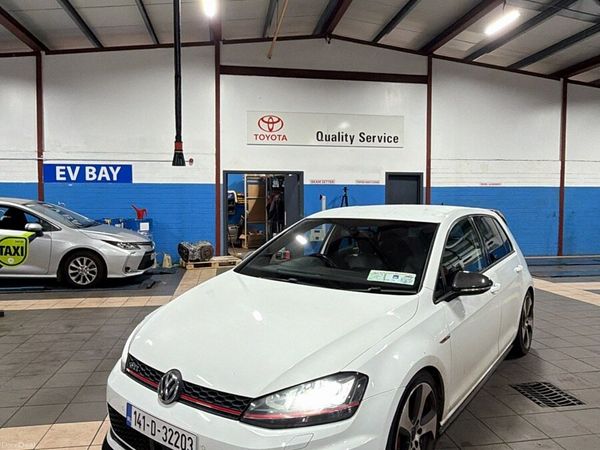 Volkswagen Golf Hatchback, Petrol, 2014, White
