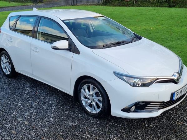 Toyota Auris Hatchback, Diesel, 2016, White