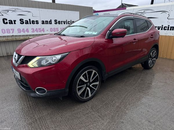 Nissan Qashqai Hatchback, Diesel, 2015, Red
