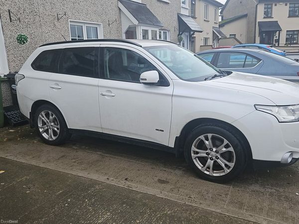 Mitsubishi Outlander SUV, Diesel, 2013, White