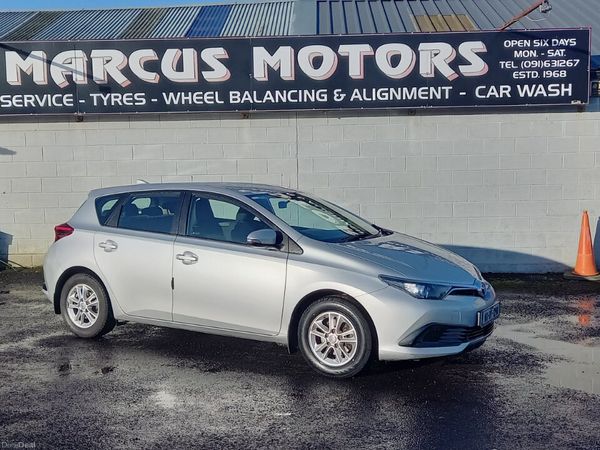 Toyota Auris MPV, Petrol, 2016, Silver