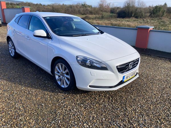 Volvo V40 Hatchback, Petrol, 2014, White