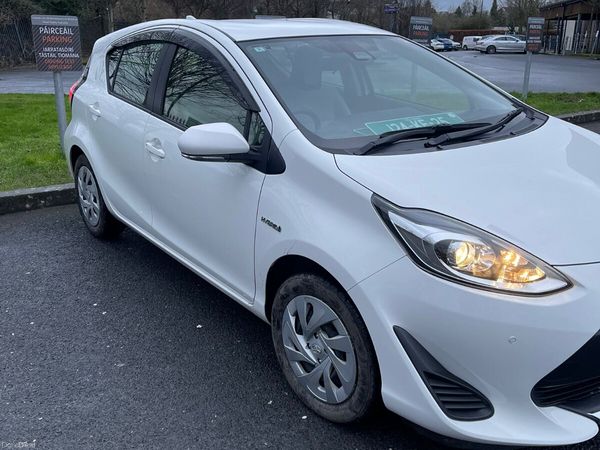 Toyota Aqua Hatchback, Petrol Plug-in Hybrid, 2020, White