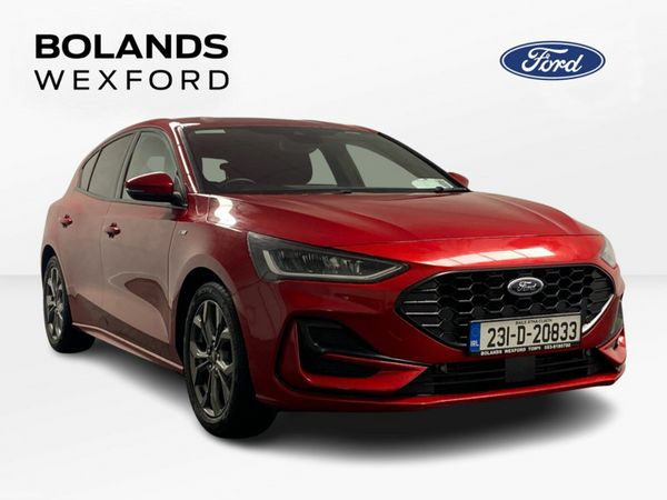 Ford Focus Hatchback, Petrol, 2023, Red