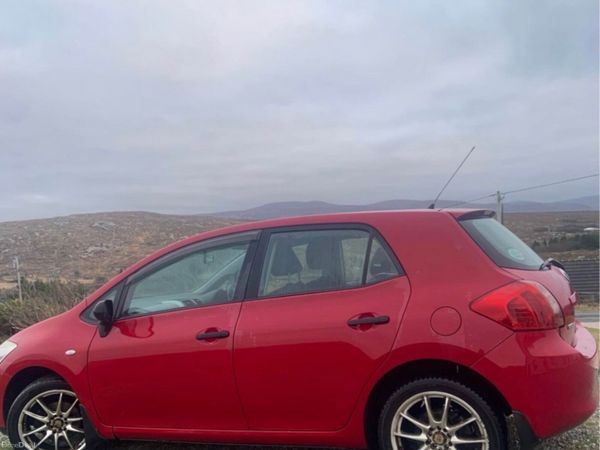 Toyota Auris Hatchback, Petrol, 2008, Red