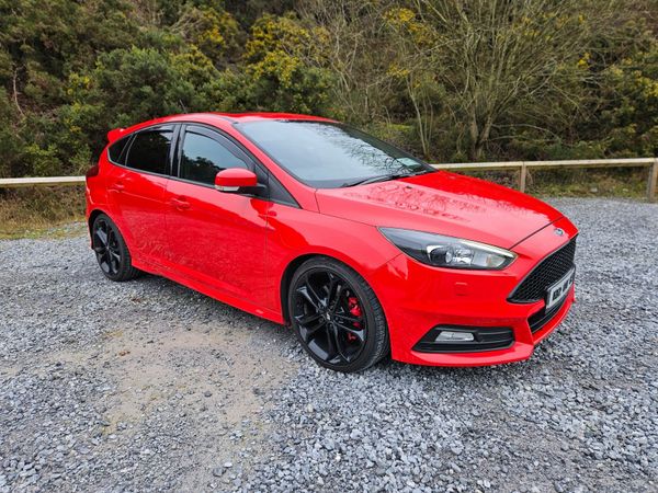 Ford Focus Hatchback, Diesel, 2018, Red