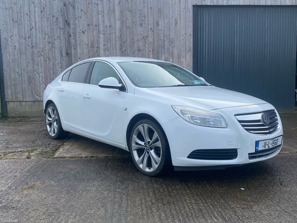 Vauxhall Insignia Hatchback, Diesel, 2011, White