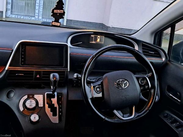 Toyota Sienta MPV, Petrol Hybrid, 2016, Black