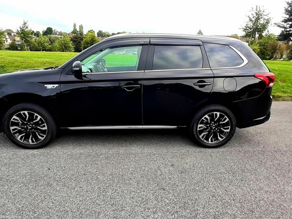 Mitsubishi Outlander SUV, Petrol Plug-in Hybrid, 2016, Black