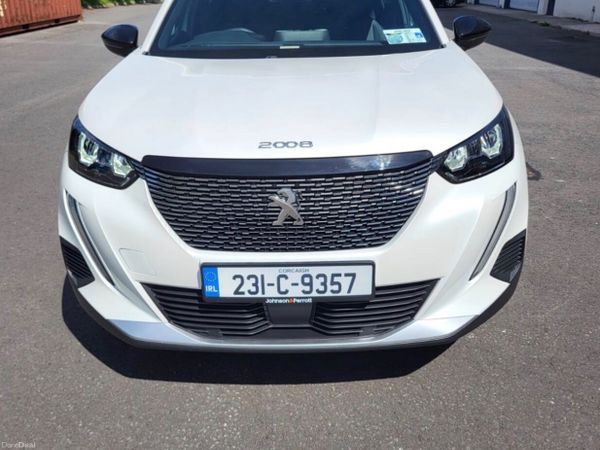 Peugeot 2008 MPV, Petrol, 2023, White