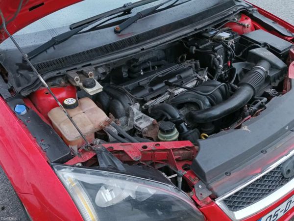 Ford Focus Hatchback, Petrol, 2005, Red