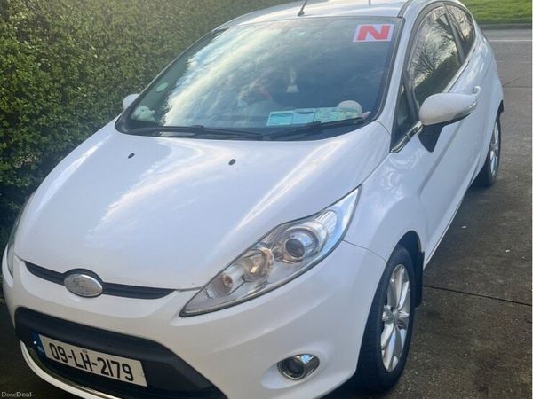 Ford Fiesta Hatchback, Petrol, 2009, White
