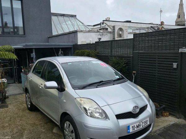 Toyota Yaris Hatchback, Petrol, 2010, Silver