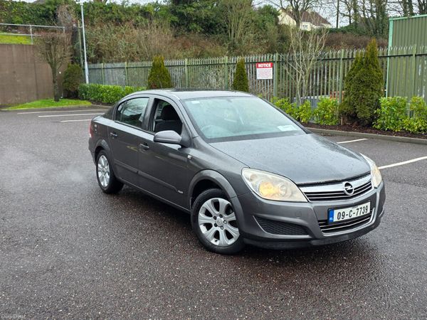 Opel Astra Saloon, Petrol, 2009, Grey