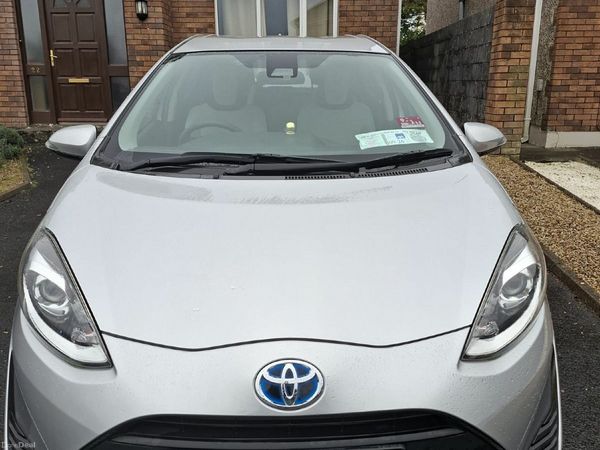 Toyota Aqua Hatchback, Petrol Hybrid, 2018, Silver