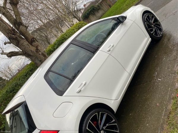 Volkswagen Golf Hatchback, Petrol, 2015, White