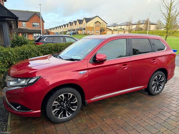Mitsubishi Outlander SUV, Petrol Plug-in Hybrid, 2015, Red