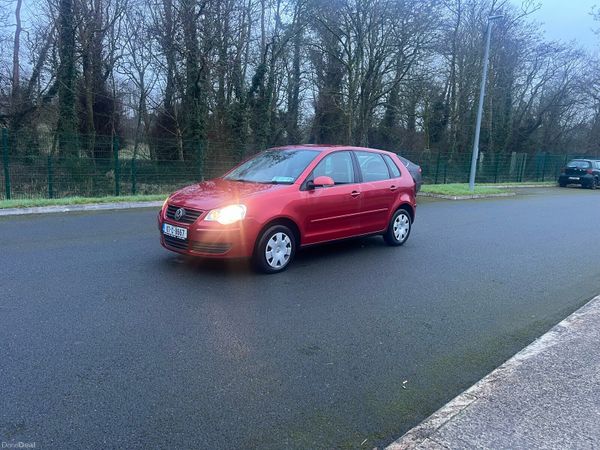 Volkswagen Polo Hatchback, Petrol, 2007, Red