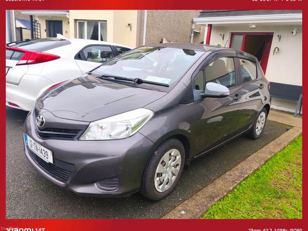 Toyota Yaris Hatchback, Petrol, 2012, Grey