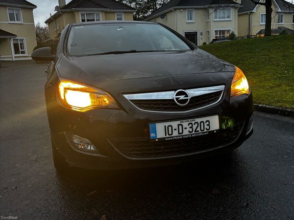 Opel Astra Hatchback, Petrol, 2010, Black