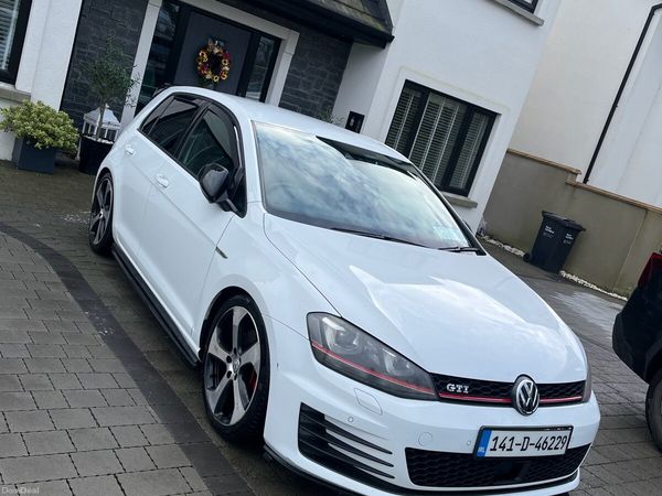 Volkswagen Golf Hatchback, Petrol, 2014, White