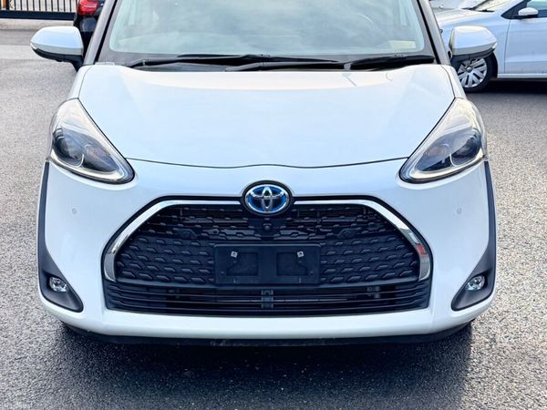 Toyota Sienta MPV, Petrol Hybrid, 2019, White