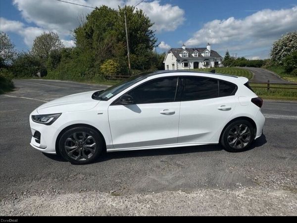 Ford Focus Hatchback, Petrol, 2022, White