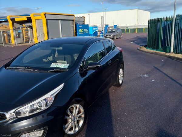Kia Ceed Hatchback, Diesel, 2014, Black
