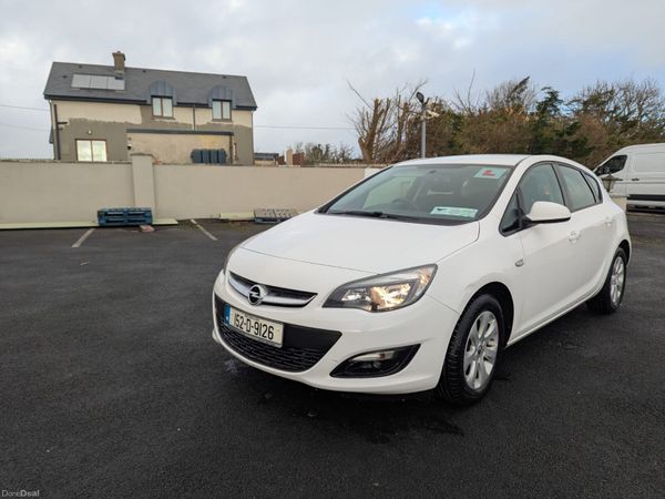 Opel Astra Hatchback, Petrol, 2015, White