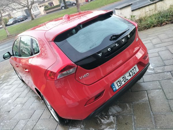 Volvo V40 Hatchback, Diesel, 2013, Red