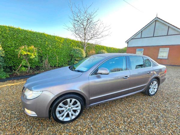 Skoda Superb Hatchback, Diesel, 2012, Purple