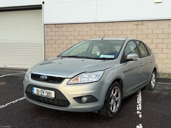 Ford Focus Hatchback, Diesel, 2010, Gold