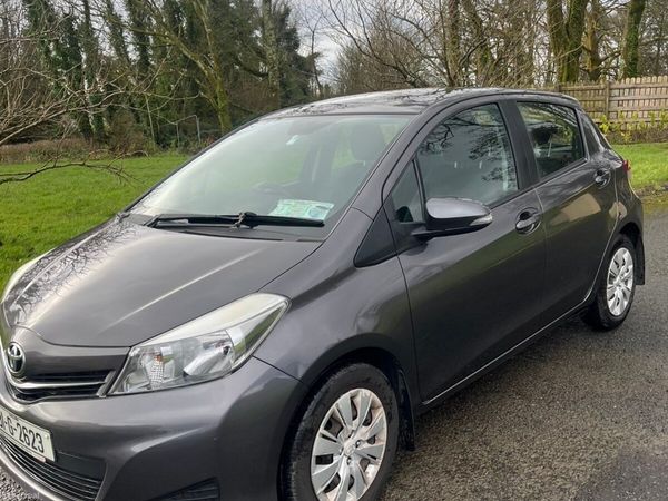 Toyota Yaris Hatchback, Petrol, 2013, Grey