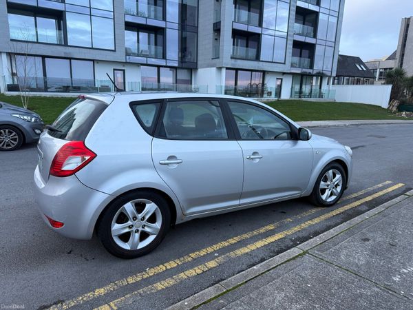 Kia Ceed Hatchback, Diesel, 2009, Silver