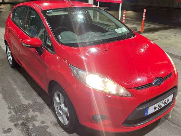 Ford Fiesta Hatchback, Petrol, 2011, Red