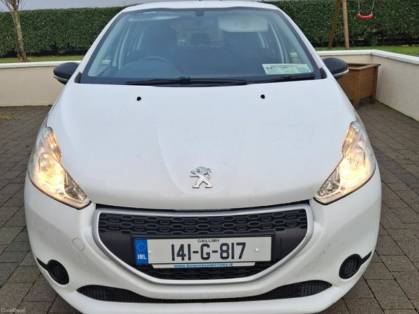 Peugeot 208 Hatchback, Petrol, 2014, White