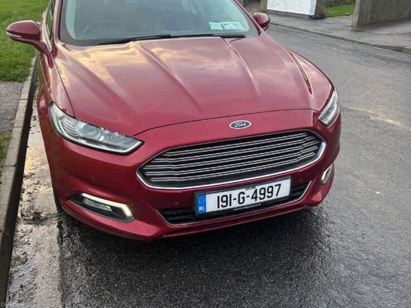 Ford Mondeo Hatchback, Diesel, 2019, Red