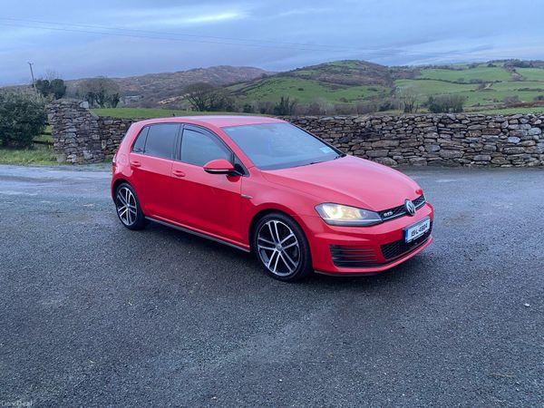 Volkswagen Golf Hatchback, Diesel, 2015, Red