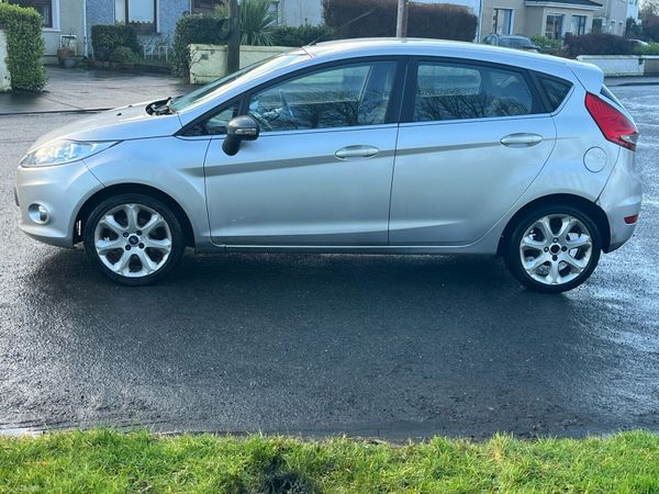 Ford Fiesta Hatchback, Diesel, 2010, Silver