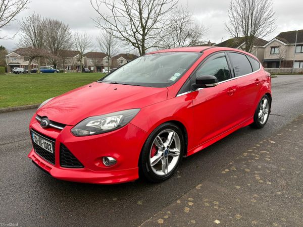 Ford Focus Hatchback, Diesel, 2013, Red