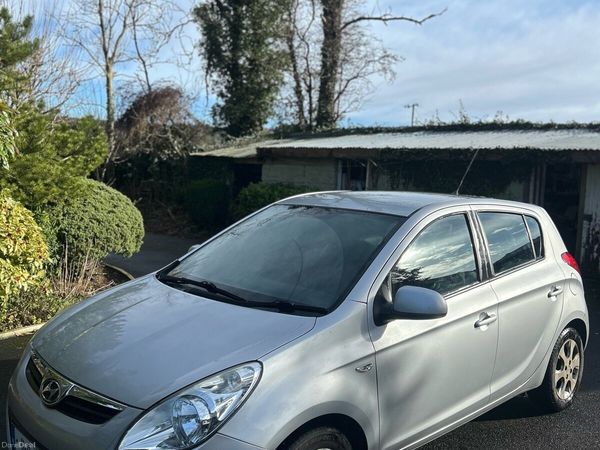 Hyundai i20 Hatchback, Petrol, 2011, Silver