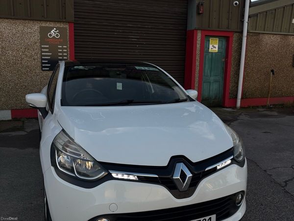 Renault Clio Hatchback, Petrol, 2015, White
