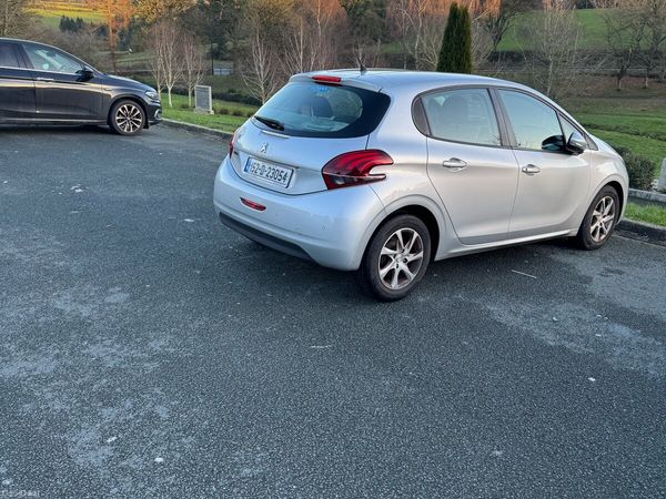 Peugeot 208 Hatchback, Petrol, 2015, Grey
