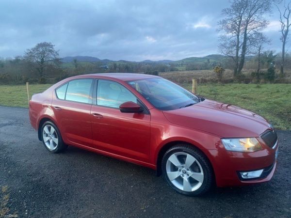Skoda Octavia Saloon, Diesel, 2014, Red