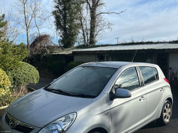 Hyundai i20 Hatchback, Petrol, 2011, Silver