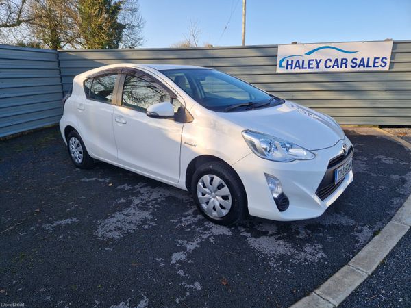 Toyota Aqua Hatchback, Petrol Hybrid, 2017, White