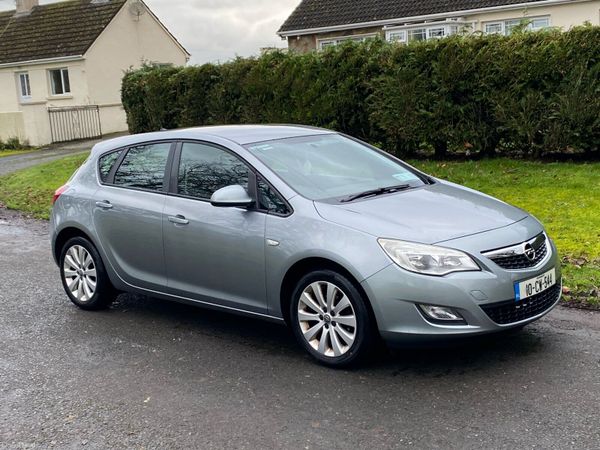 Opel Astra Hatchback, Petrol, 2010, Silver